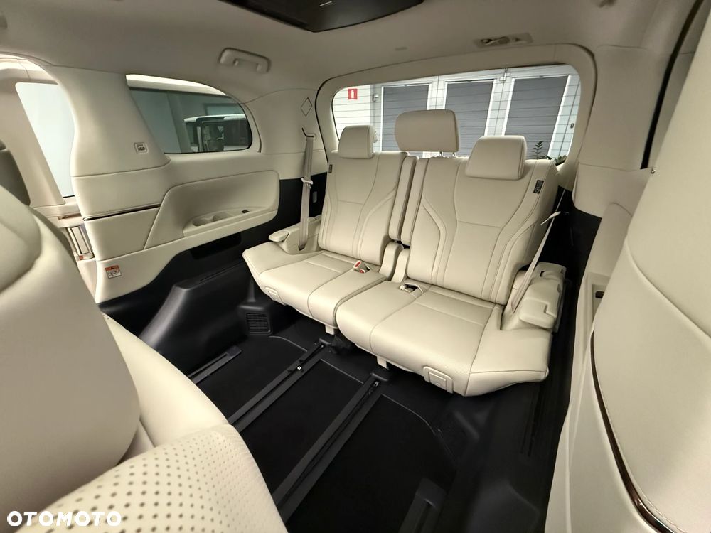 Lexus LM 350h Prestige - 31