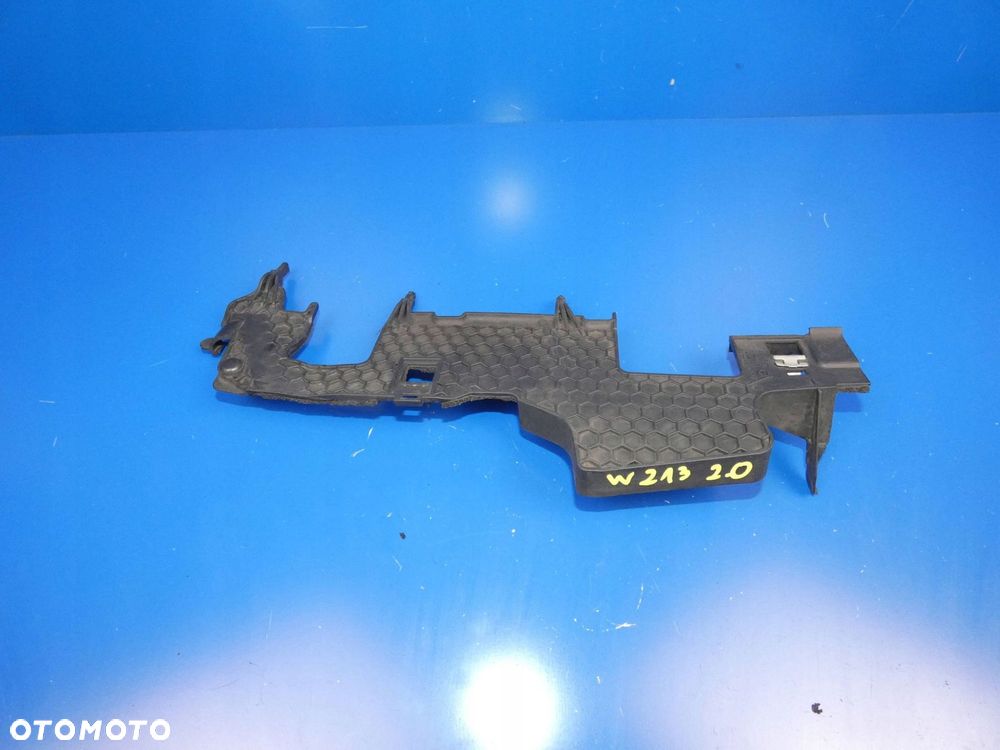 MERCEDES E KLASA W213 OSŁONA SILNIKA MOCOWANIE WIĄZKI KABLI - 2