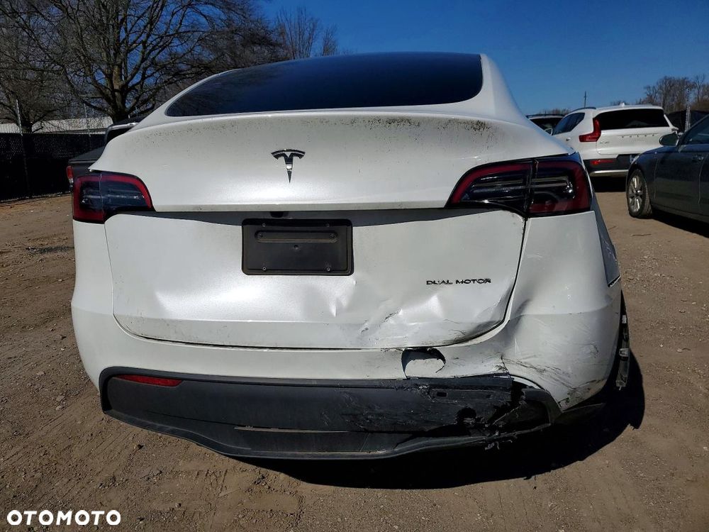 Tesla Model Y Long Range Dual Motor AWD - 6