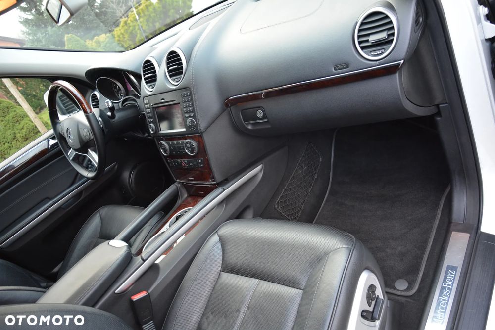 Mercedes-Benz GL 500 4Matic 7G-TRONIC - 17