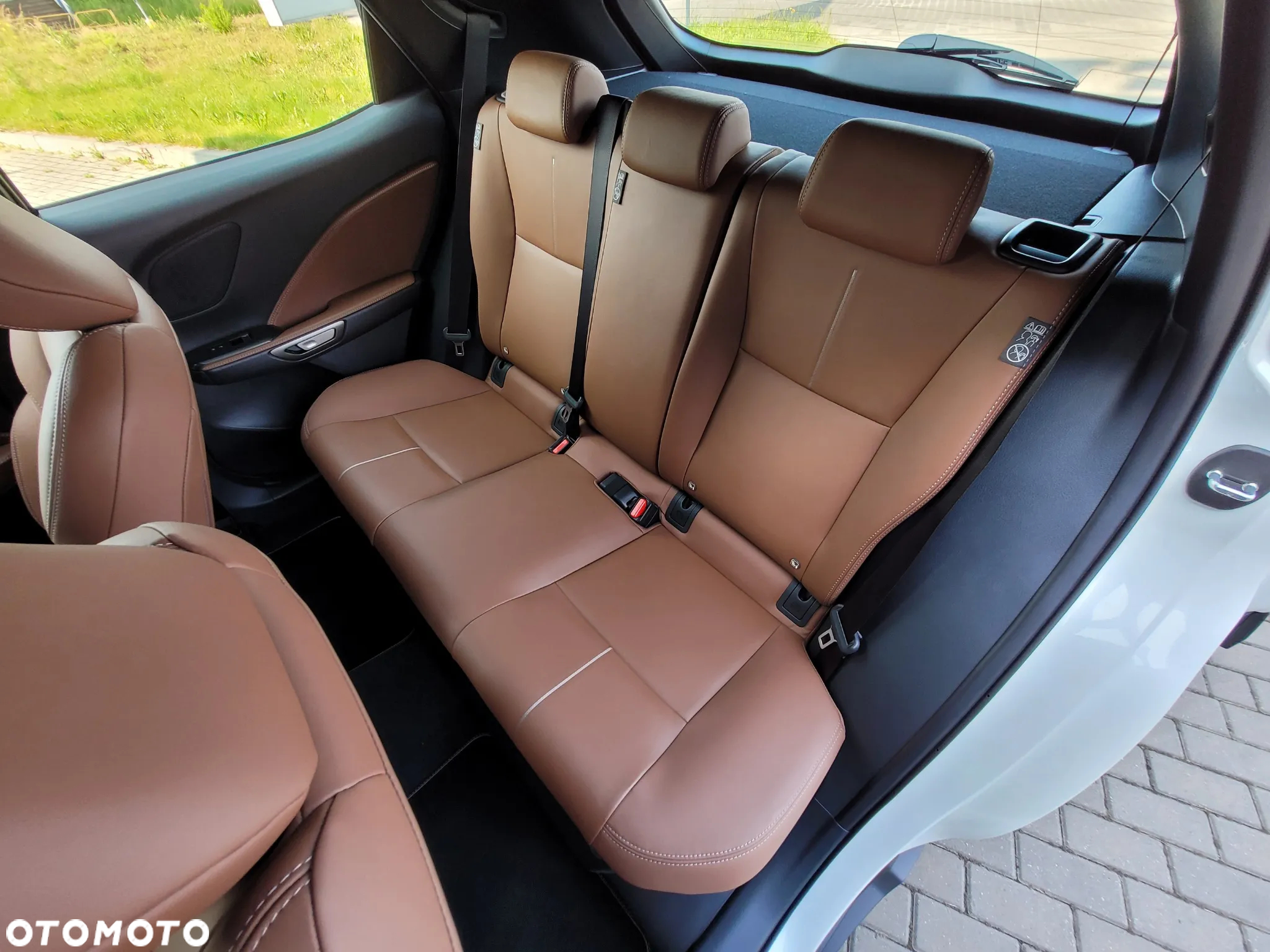 Lexus LBX 1.5 Hybrid Relax AWD - 14