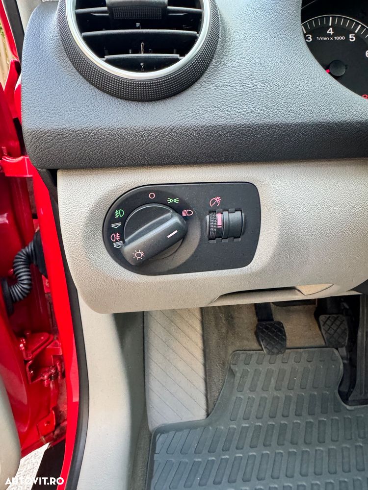Audi A3 1.6 FSI Attraction - 13