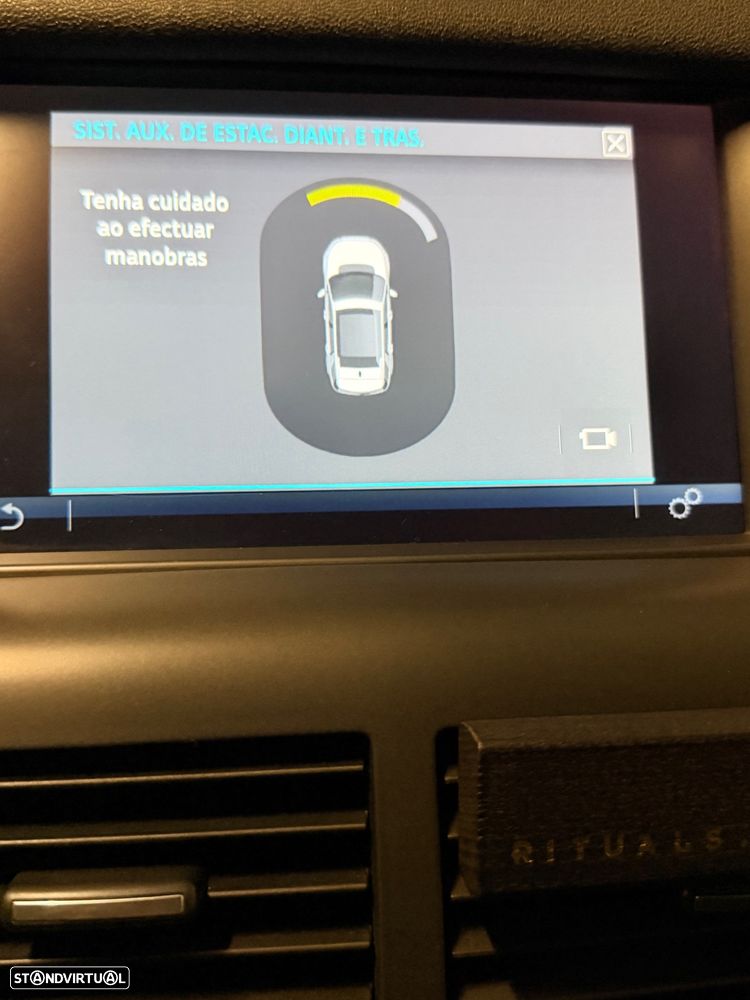 Land Rover Discovery Sport 2.0 TD4 HSE Luxury 7L Auto - 32