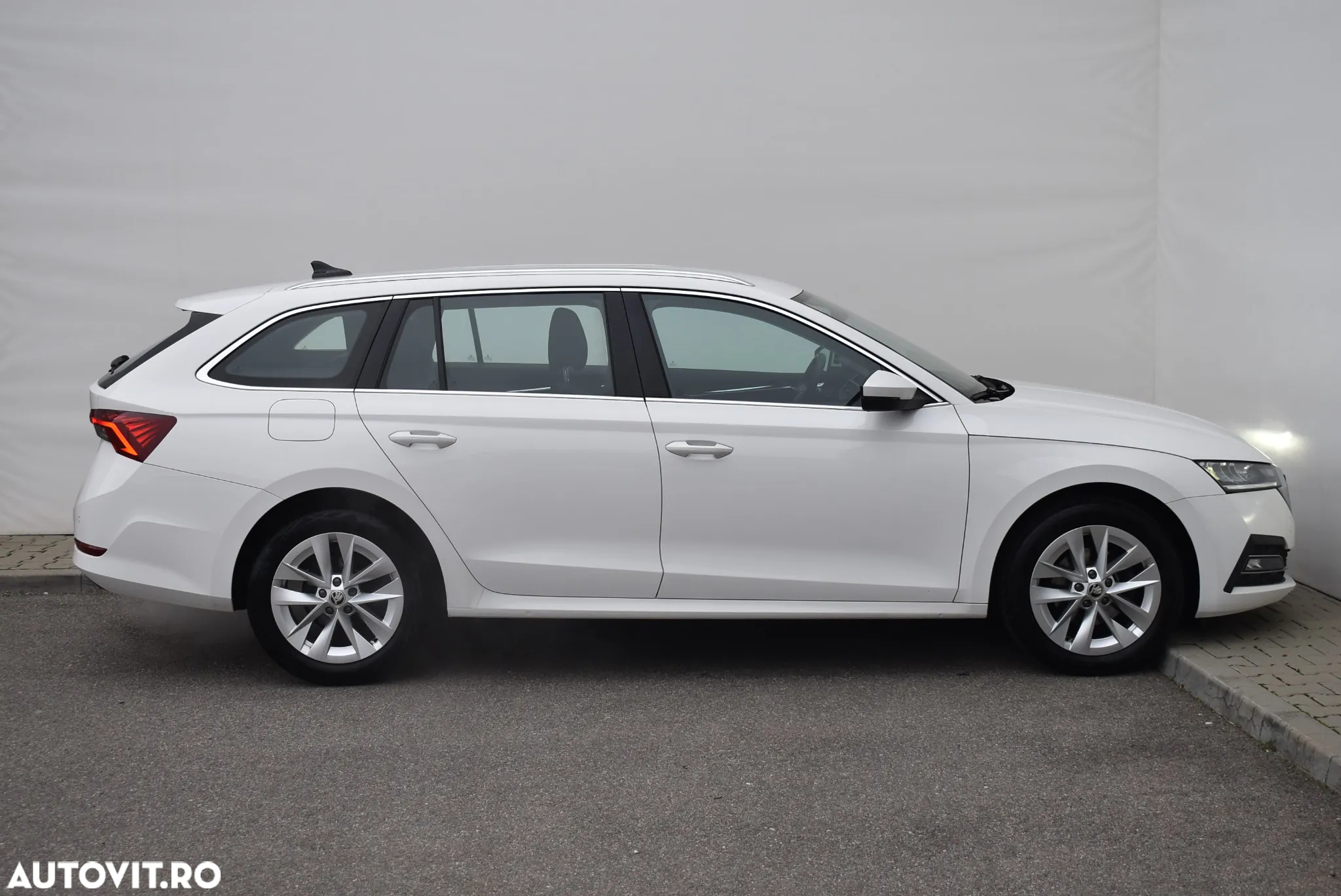 Skoda Octavia 2.0 TDI DSG Clever - 4