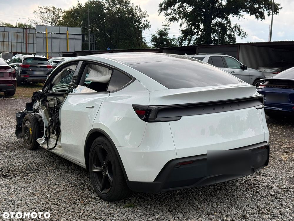 Tesla Model Y RWD - 13