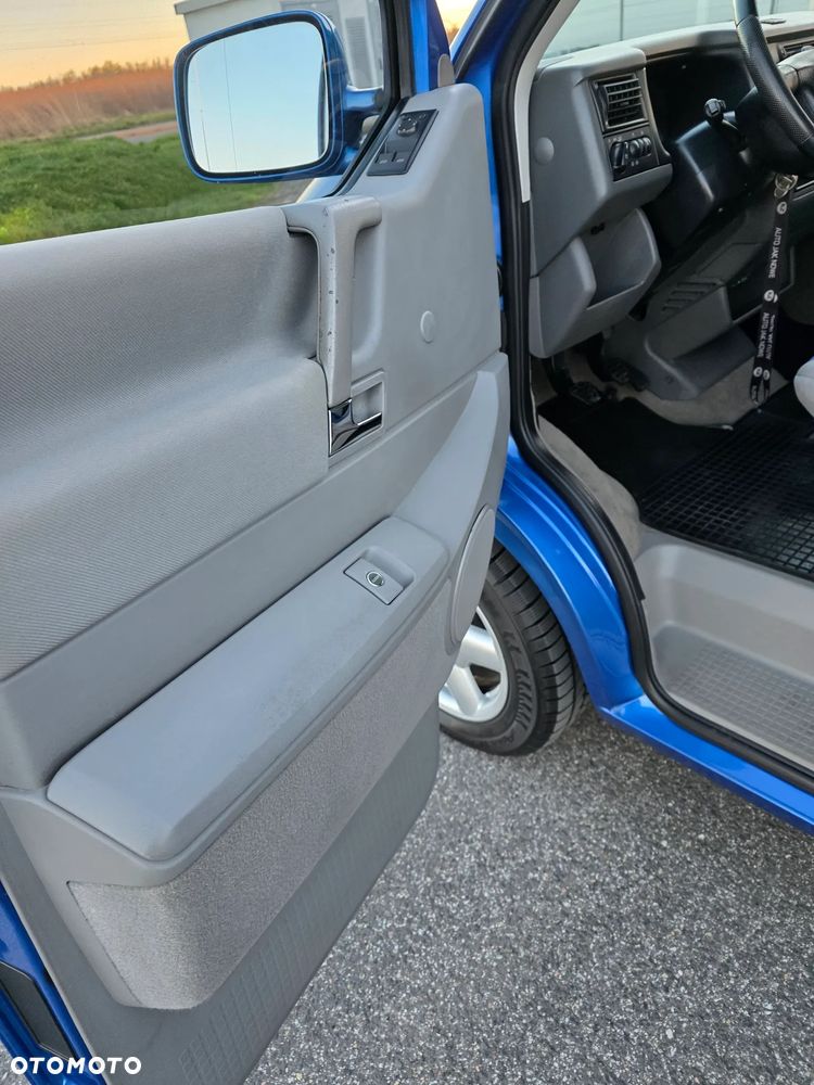 Volkswagen Multivan - 8