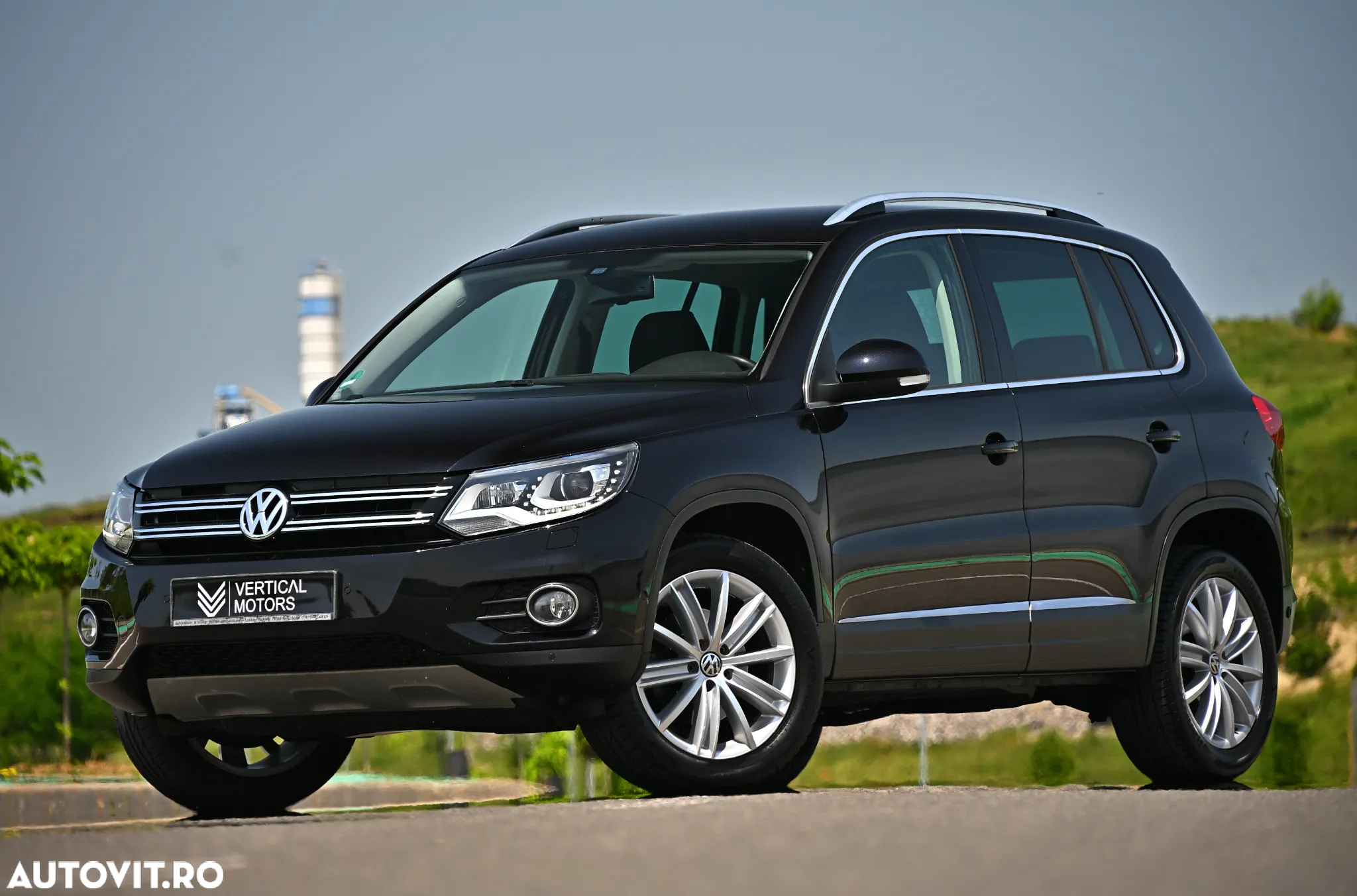 Volkswagen Tiguan 2.0 TDI 4Motion DSG Sport & Style - 6