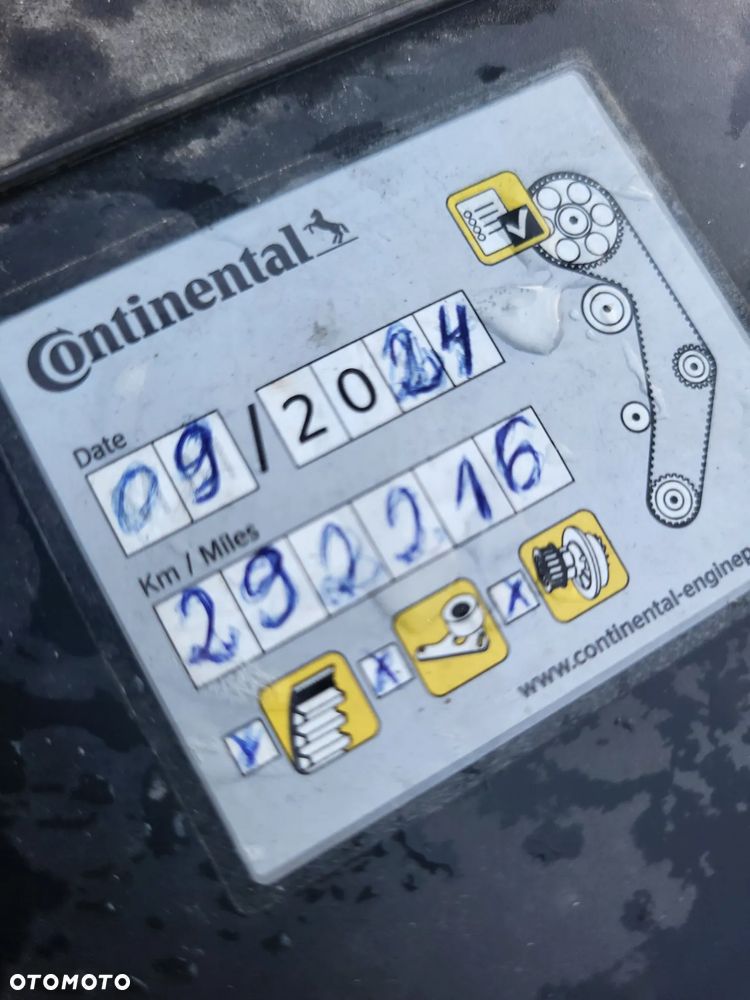 Volkswagen Jetta 2.0 TDI Highline - 14