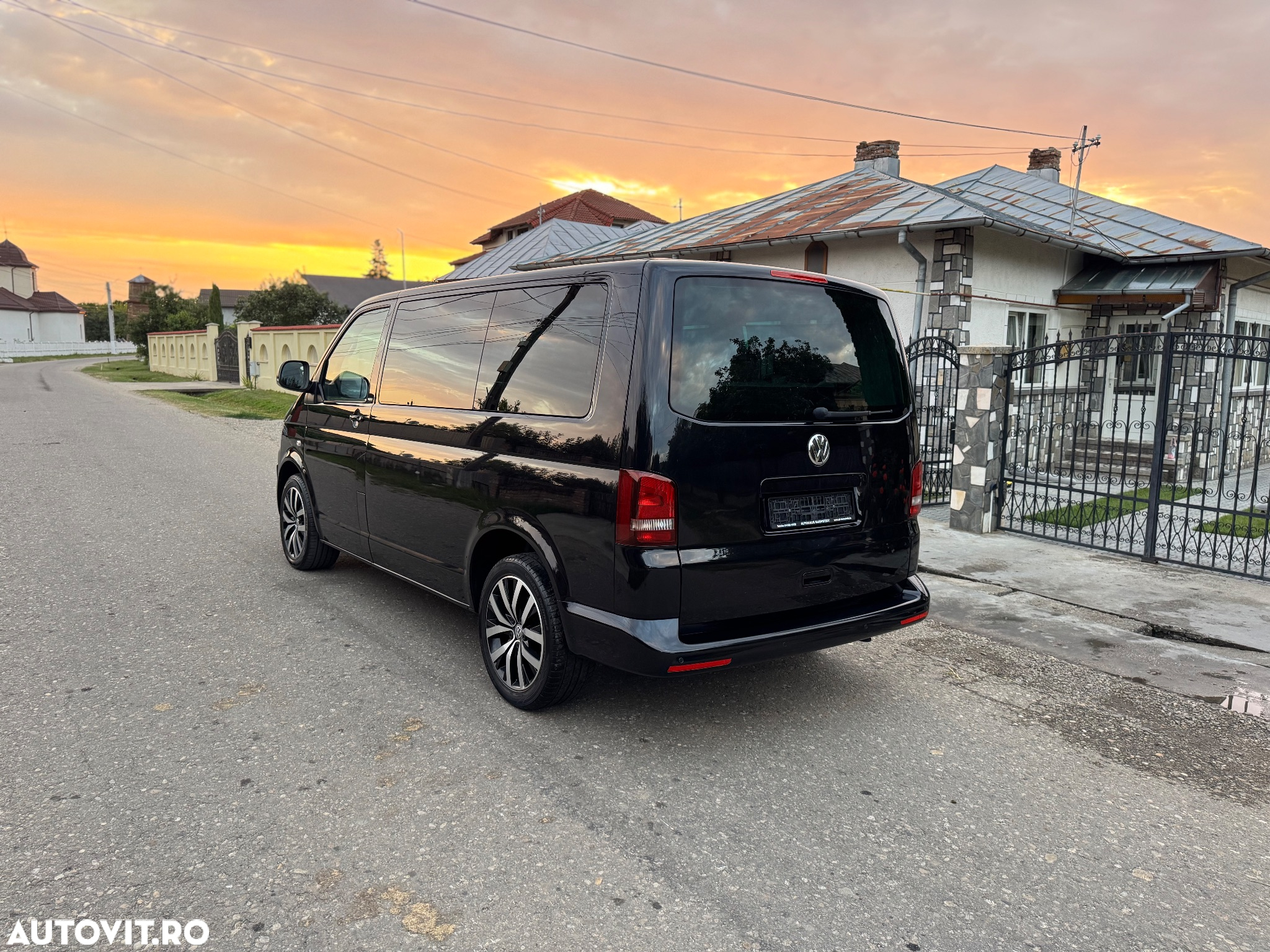 Volkswagen Multivan - 2