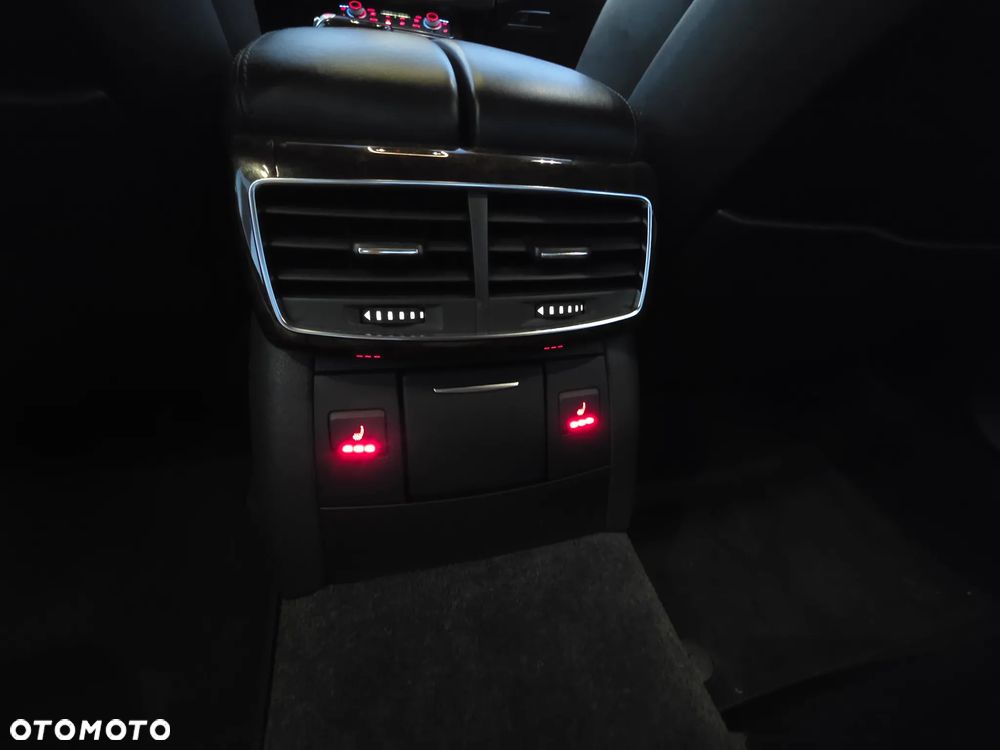 Audi A8 - 30