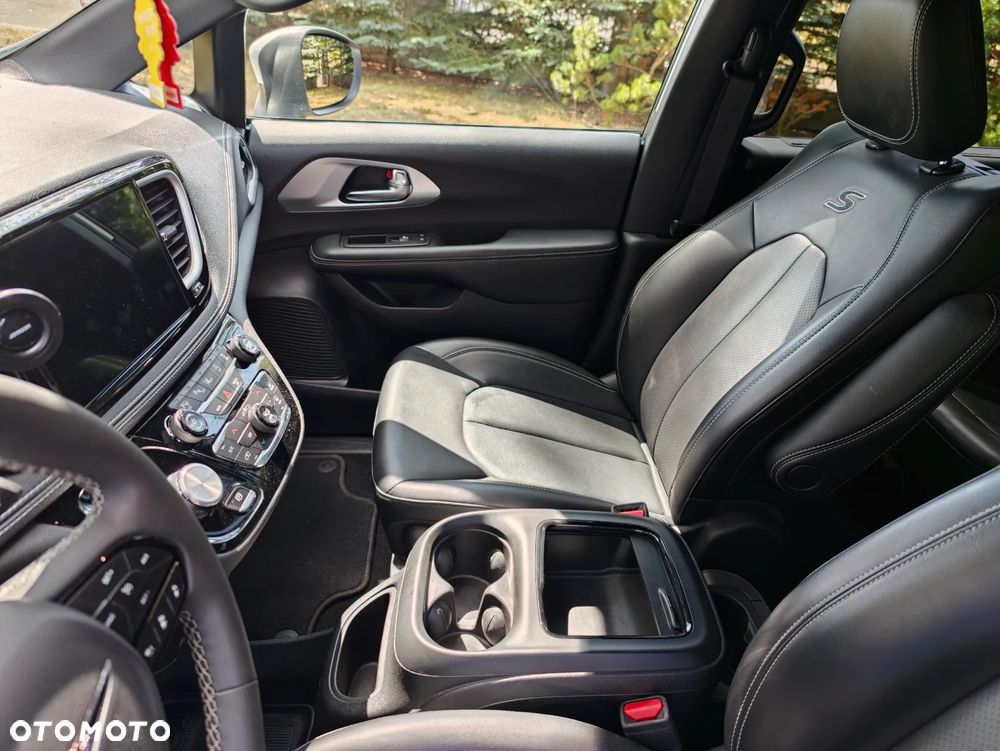 Chrysler Pacifica - 17