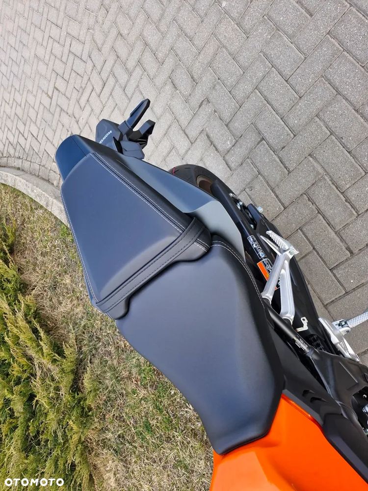 Honda CB - 12