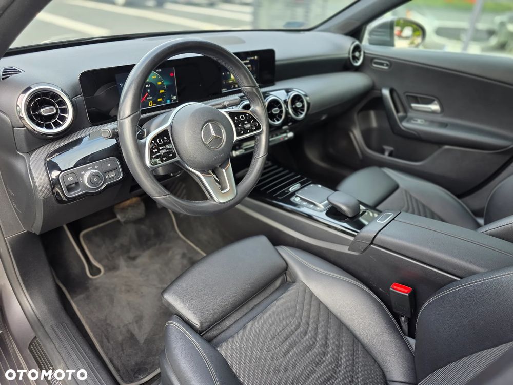 Mercedes-Benz Klasa A 180 Edycja specjalna 7G-DCT - 31