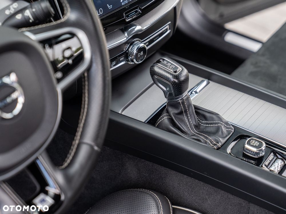 Volvo XC 60 D4 Geartronic RDesign - 27