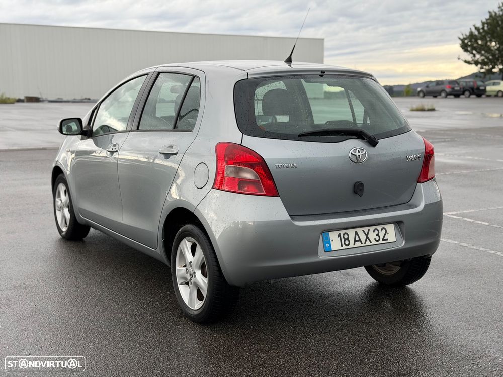Toyota Yaris 1.0 VVT-i Sol High Pack - 4