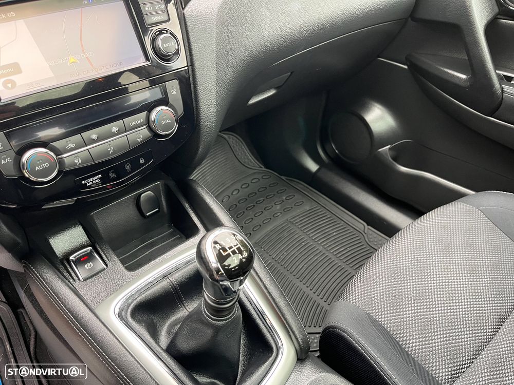 Nissan Qashqai 1.5 dCi N-Connecta 18 - 23