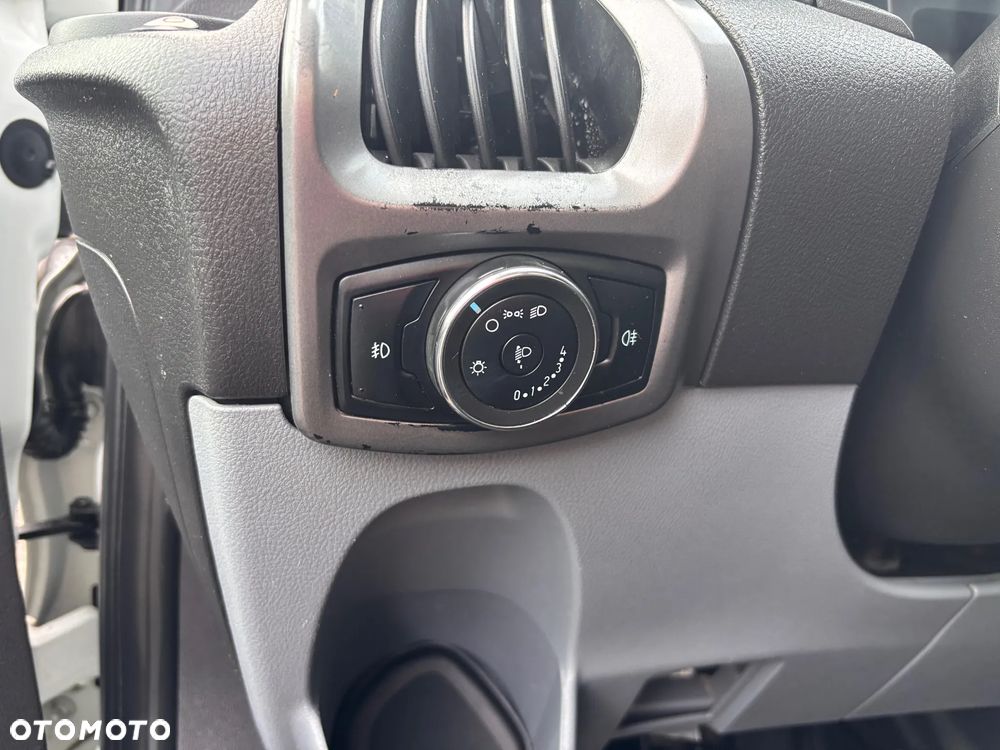 Ford TRANSIT CUSTOM - 25