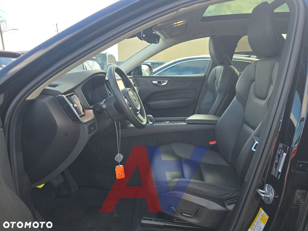 Volvo XC 60 B5 B AWD Plus Dark - 8