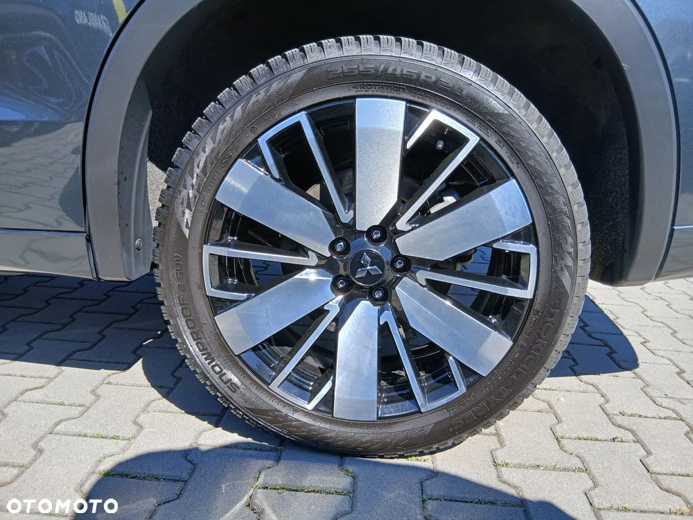 Mitsubishi Outlander Instyle Plus - 23