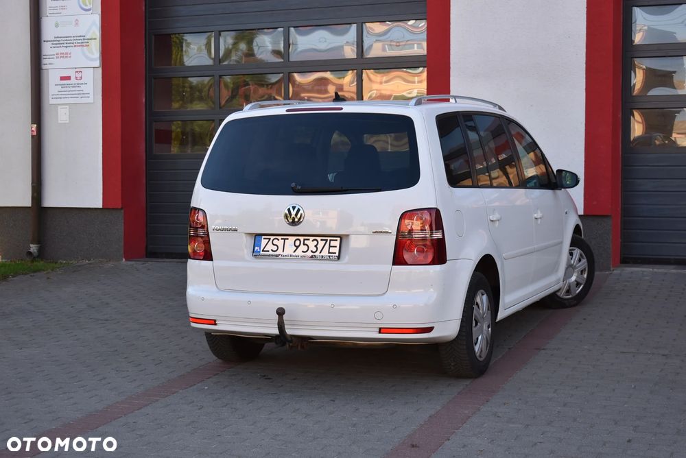 Volkswagen Touran - 36