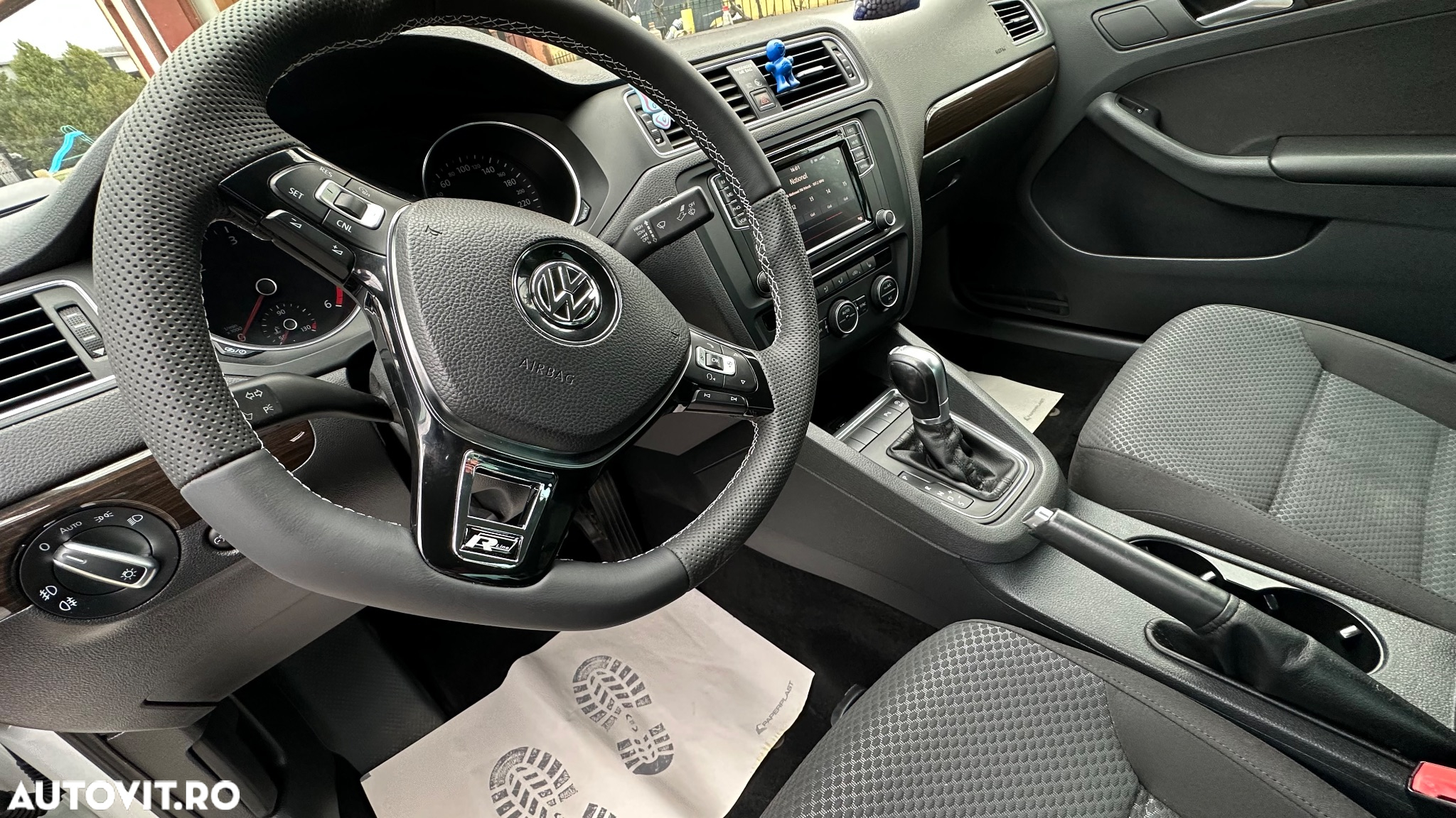 Volkswagen Jetta 2.0 TDI DSG Highline - 38