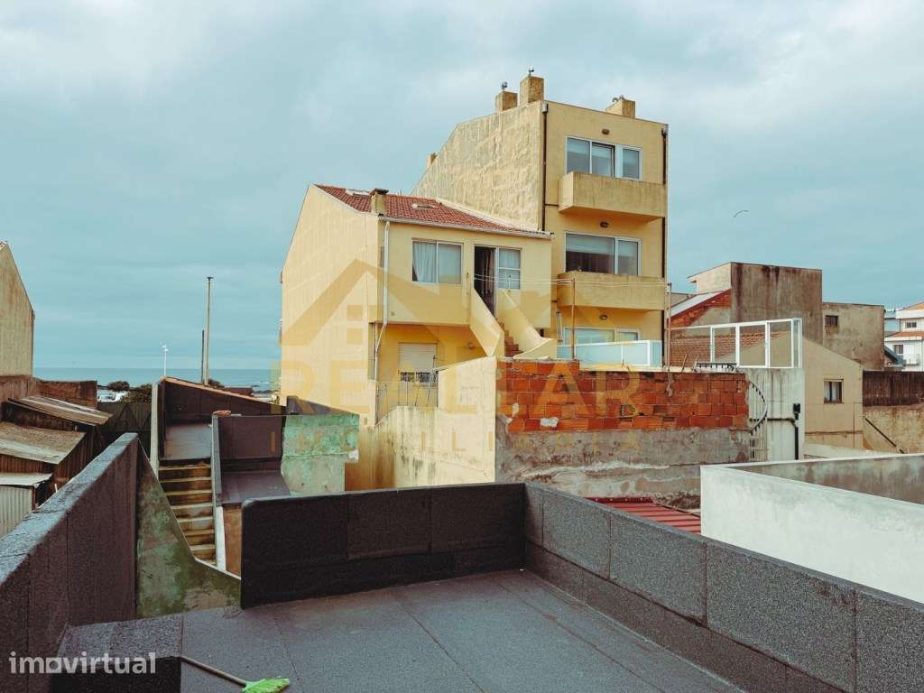 Moradia com vistas de mar para restauro em Vila do Conde - Grande imagem: 2/27
