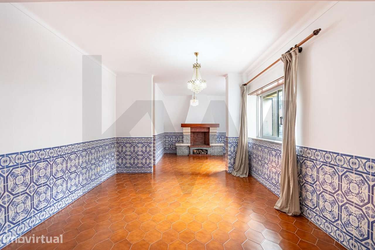 Apartamento T3 com Box de Garagem na Avenida dos Bombeiros Voluntários - Grande imagem: 2/38