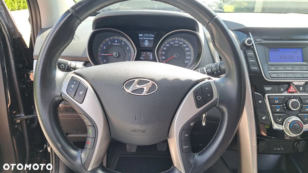 Hyundai i30 1.6 Comfort - 12