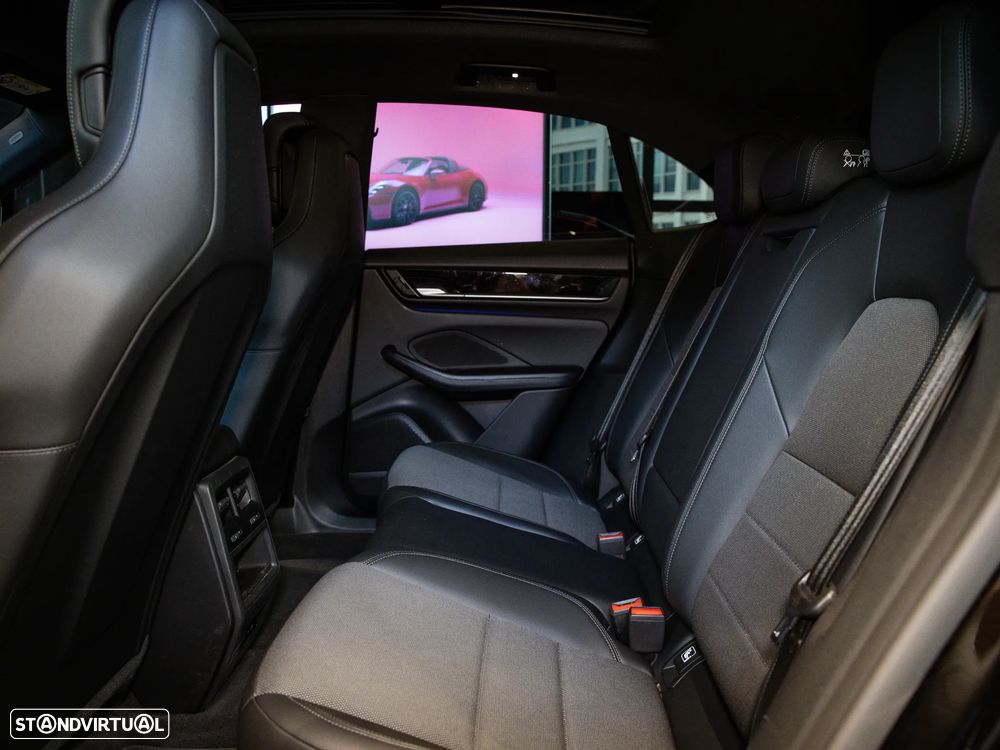 Porsche Macan Electric 4 - 28