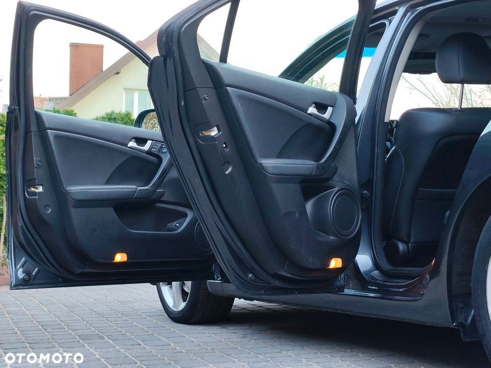 Honda Accord 2.0 Executive Navi - 9