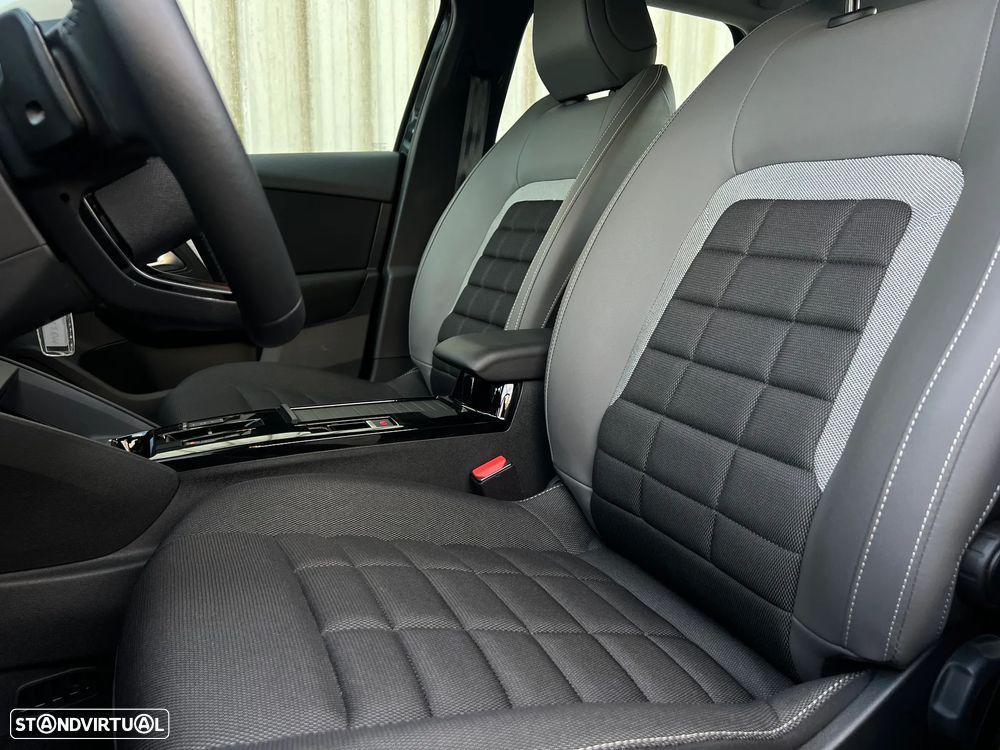 Citroën C4 X 1.2 Hybrid Plus e-DSC6 - 35