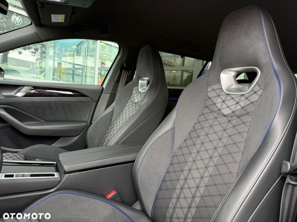 Volkswagen Passat Variant 2.0 TDI SCR R-Line DSG - 12