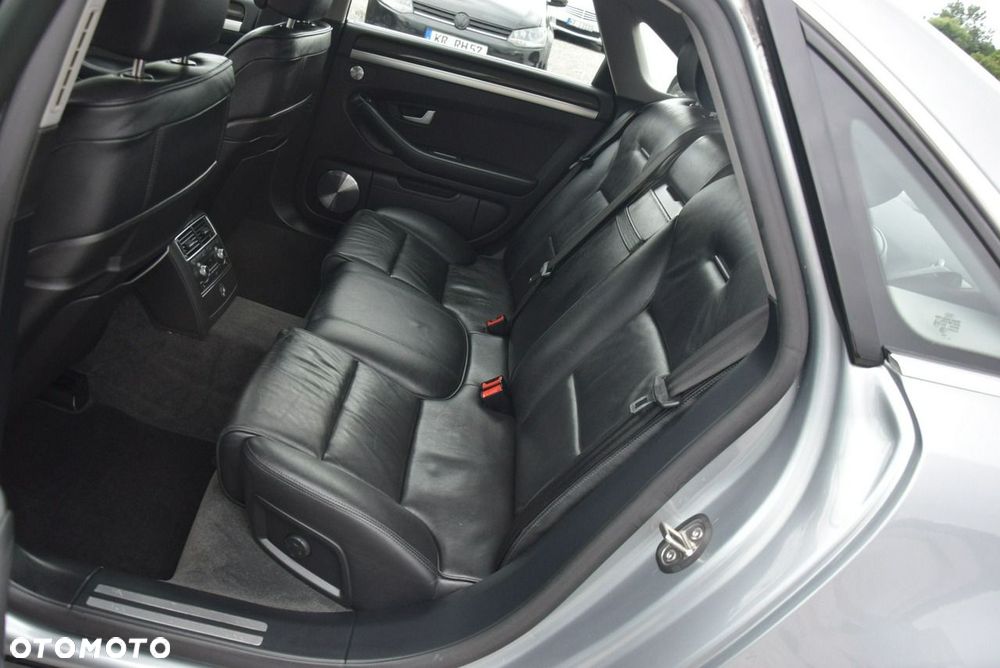 Audi S8 - 25