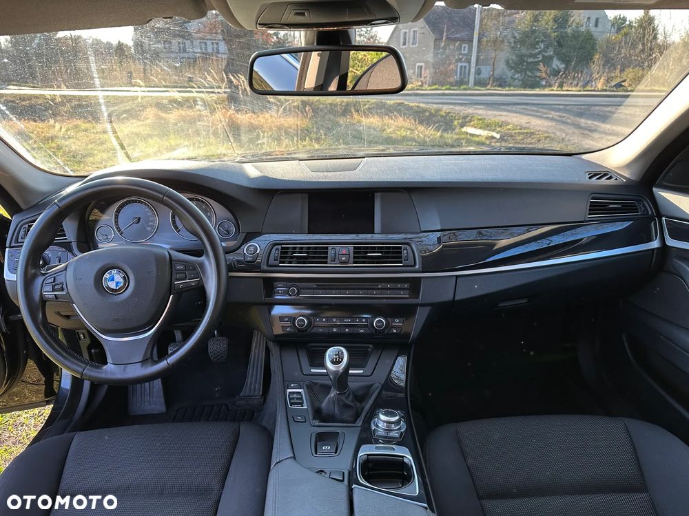 BMW Seria 5 520i Touring - 14