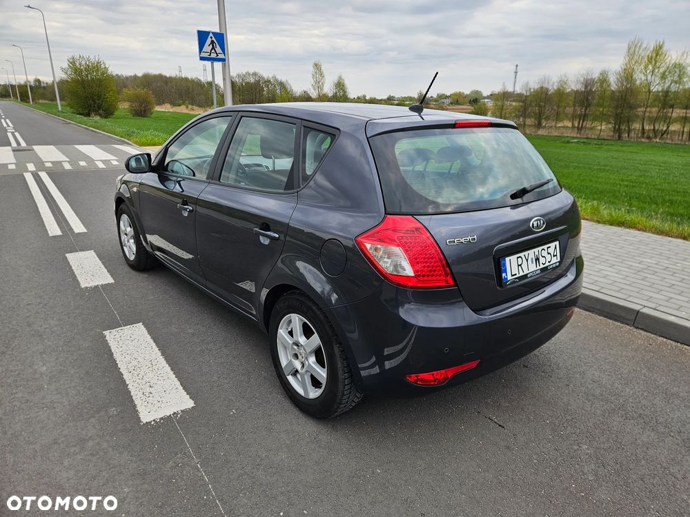 Kia Ceed 1.4 L - 7