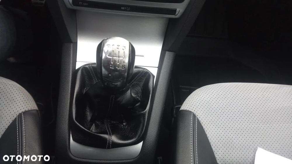Skoda Octavia Combi 2.0 TDI CR DPF RS - 26