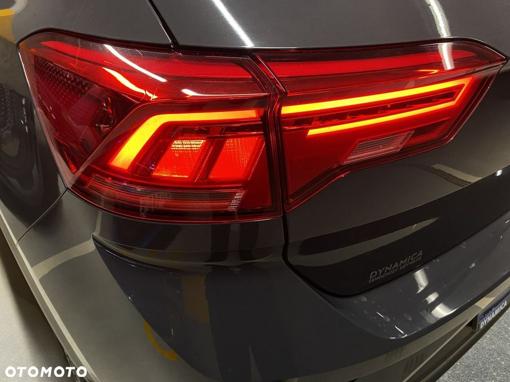 Volkswagen T-Roc - 12