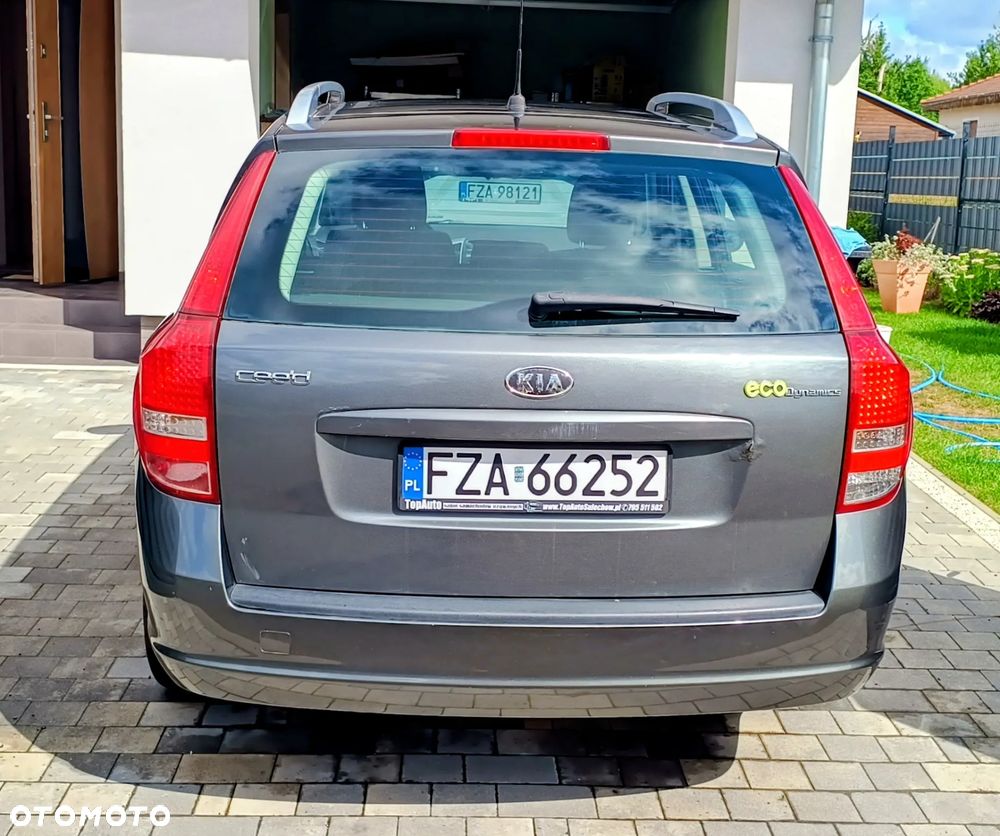 Kia Ceed - 13