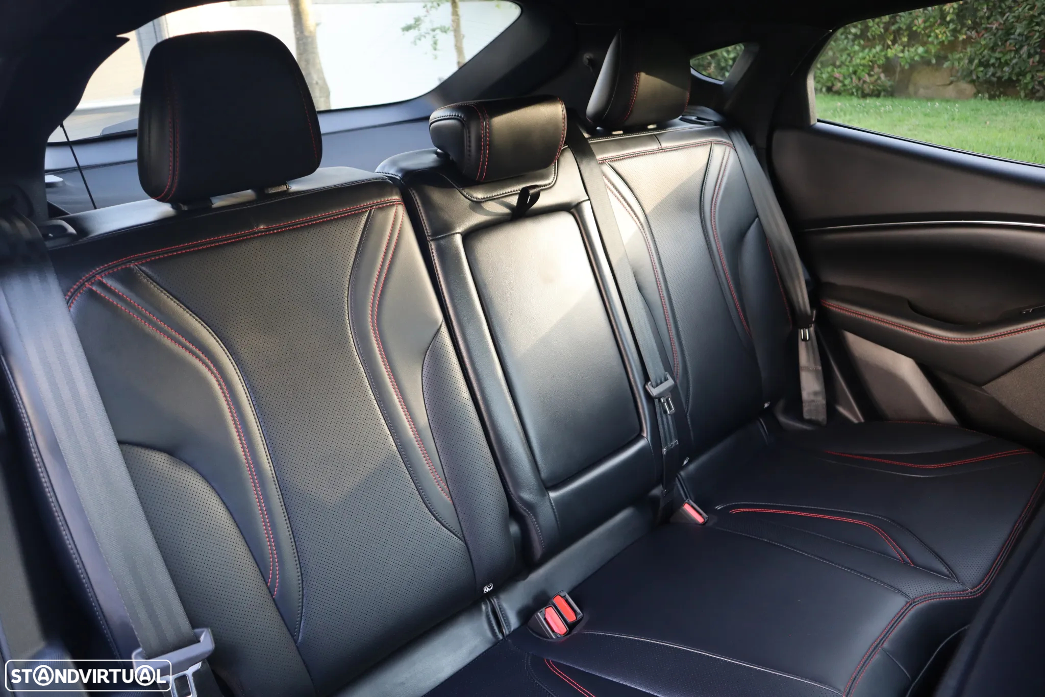 Ford Mustang Mach-E 75.7 kWh Premium AWD - 34