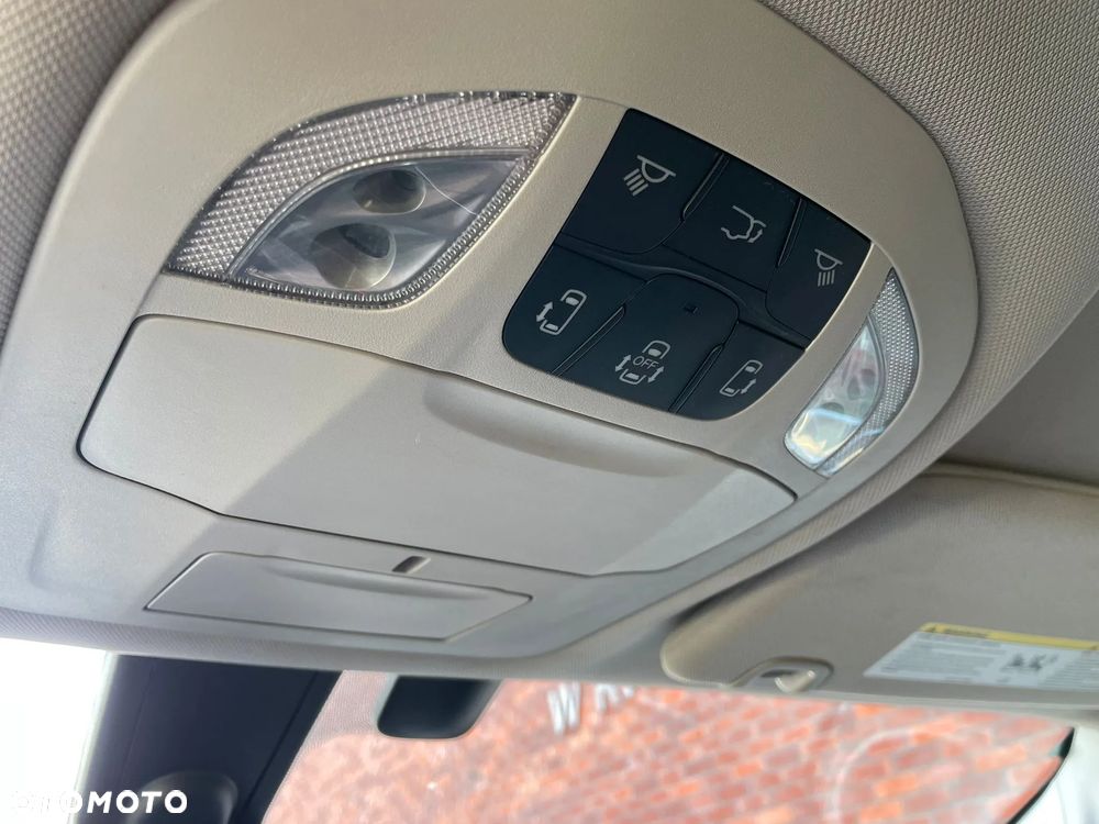 Chrysler Pacifica - 32