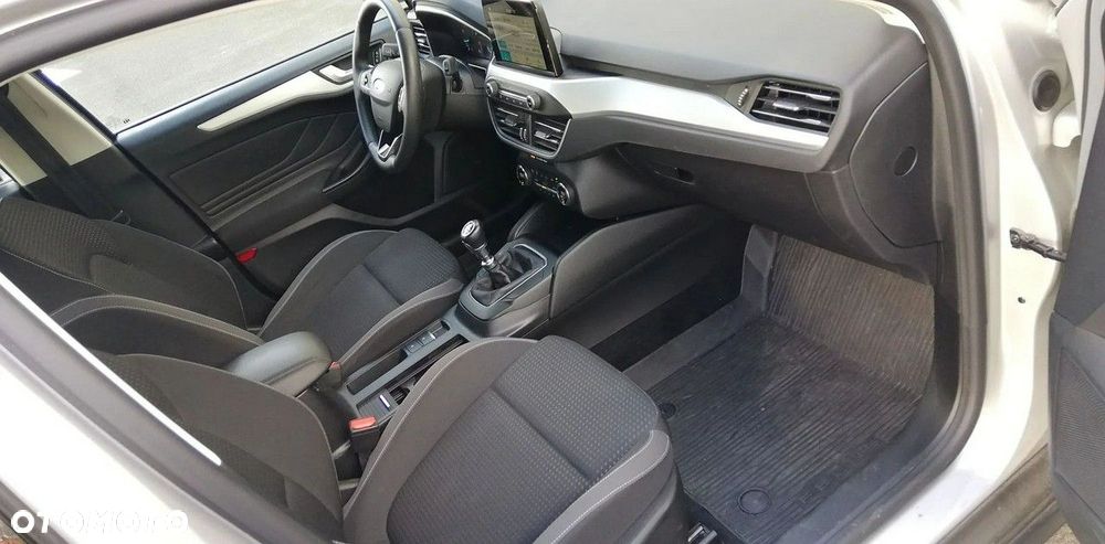 Ford Focus 1.0 EcoBoost Trend Edition - 27