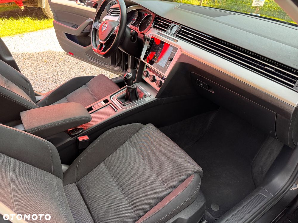 Volkswagen Passat 2.0 TDI (BlueMotion Technology) Comfortline - 31