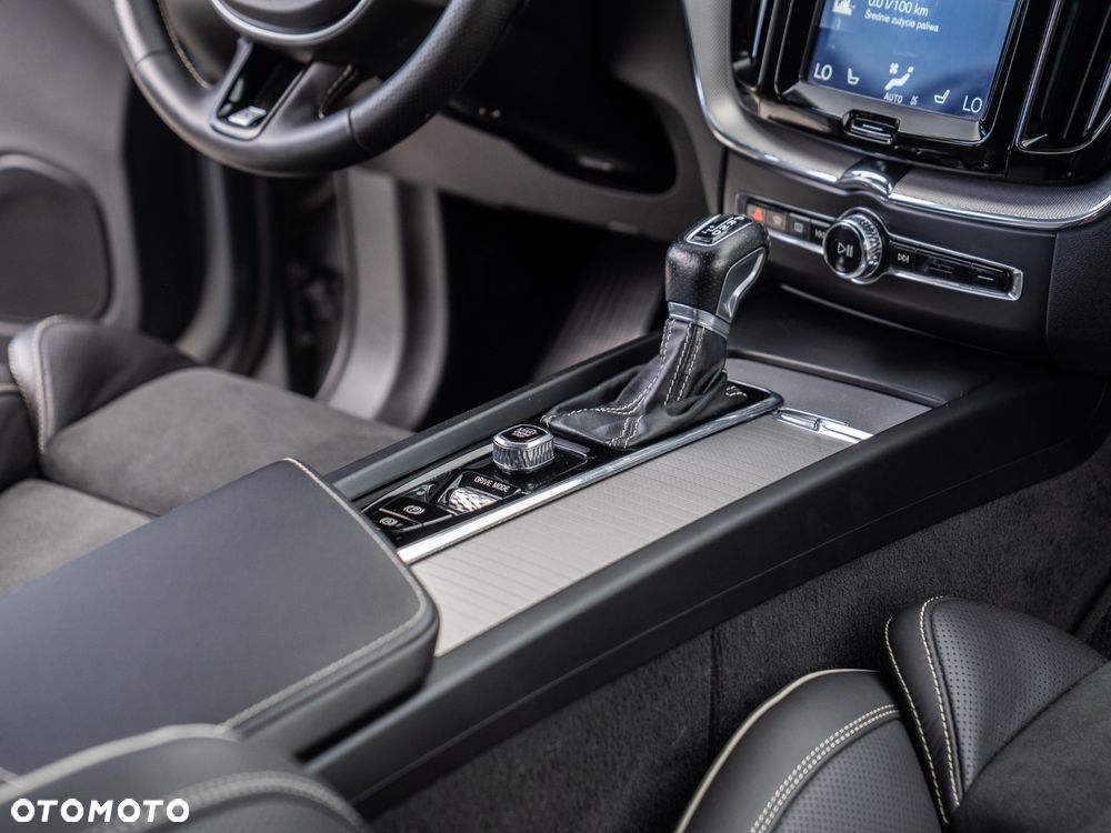 Volvo XC 60 D4 Geartronic RDesign - 28