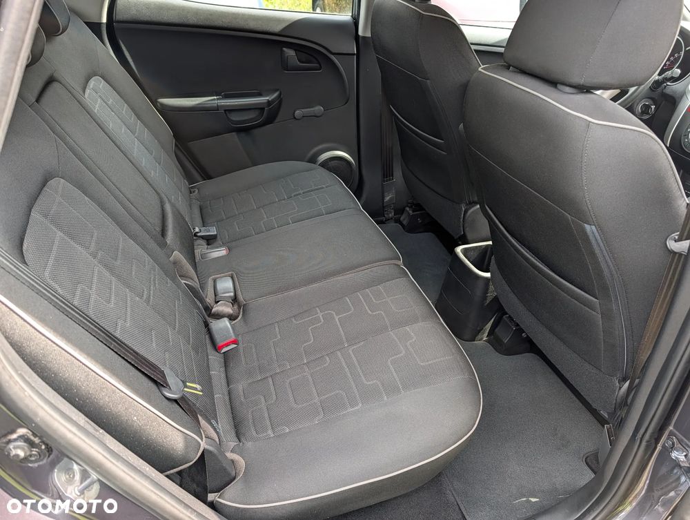 Kia Venga 1.4 CRDi L - 11