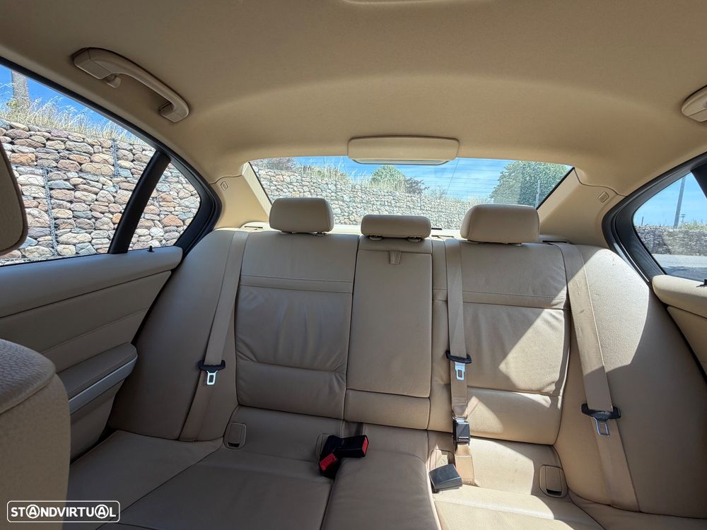 BMW 320 d EfficientDynamics Navigation - 14