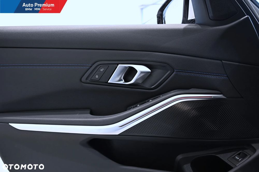 BMW Seria 3 320i xDrive - 9