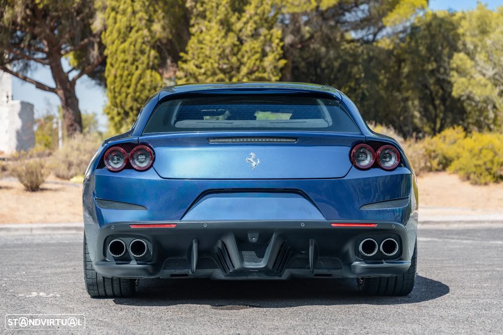 Ferrari GTC4 Lusso - 24