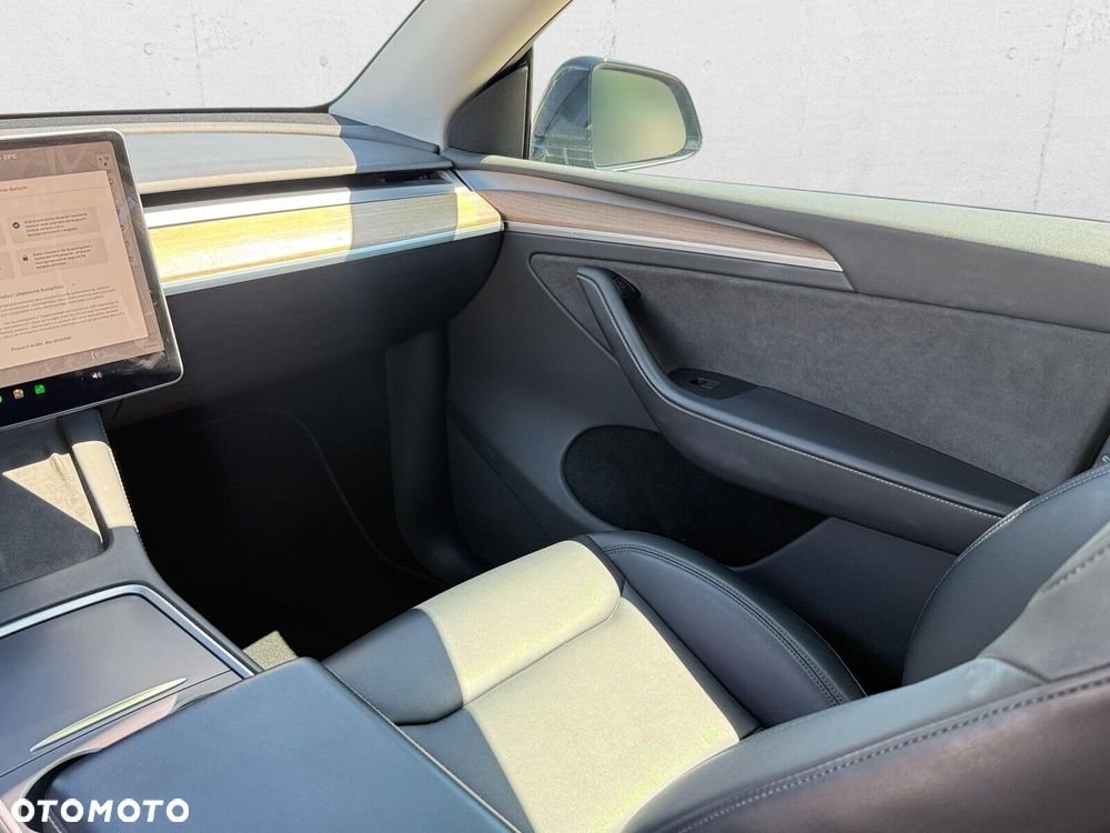Tesla Model Y Performance AWD - 15