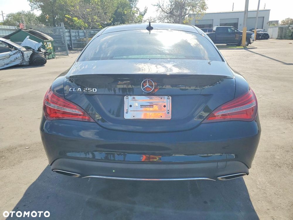 Mercedes-Benz CLA 250 4Matic 7G-DCT - 6