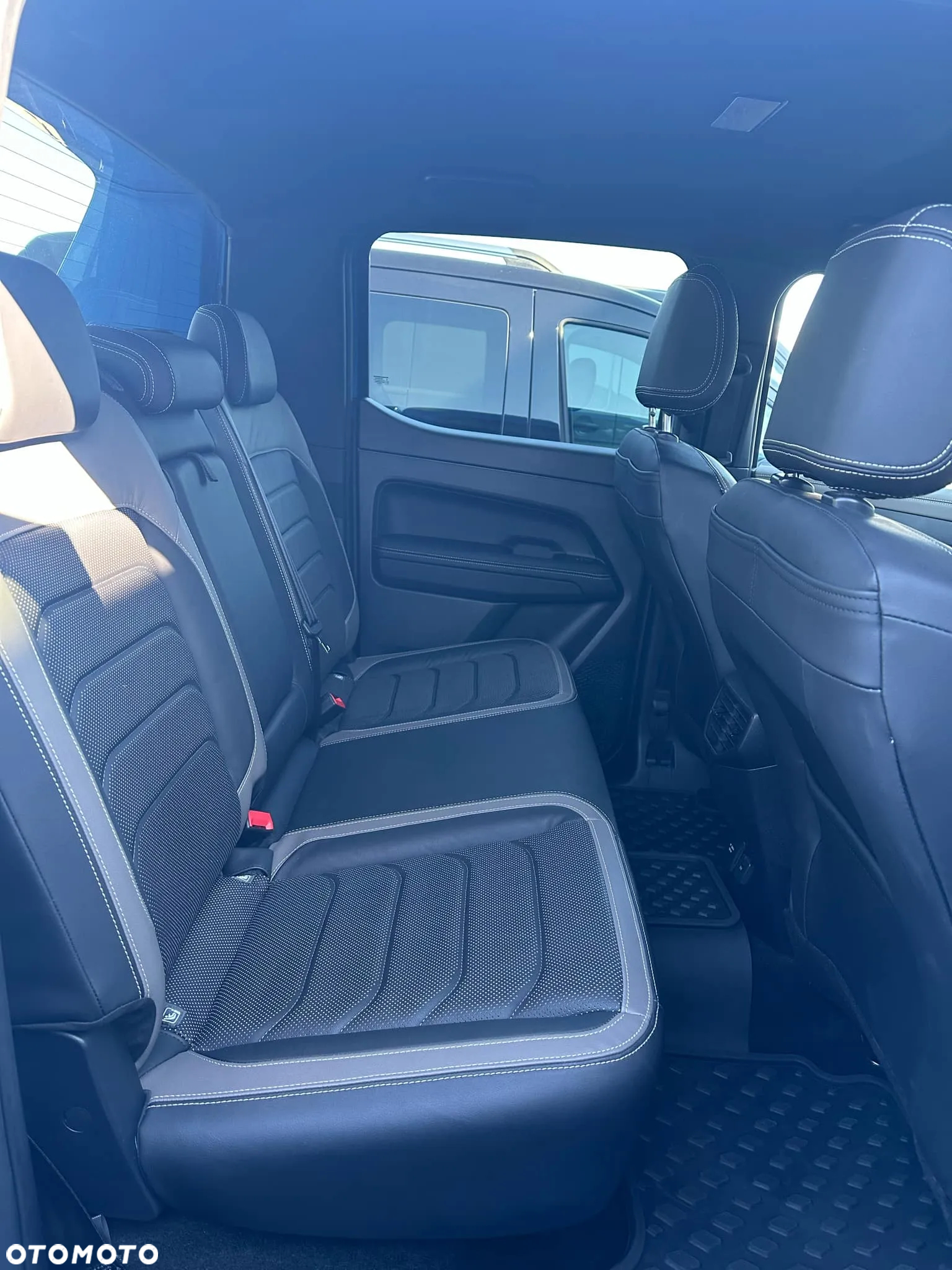 Volkswagen Amarok 3.0 V6 TDI 4Mot Aventura - 9